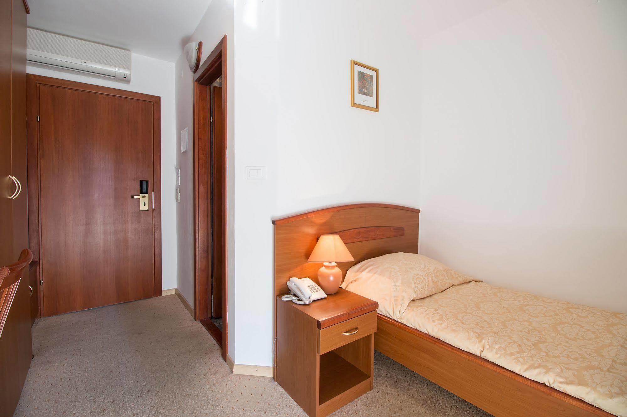 Hotel Hygge Biograd Na Moru Bagian luar foto