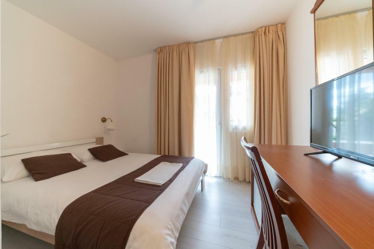 Hotel Hygge Biograd Na Moru Bagian luar foto