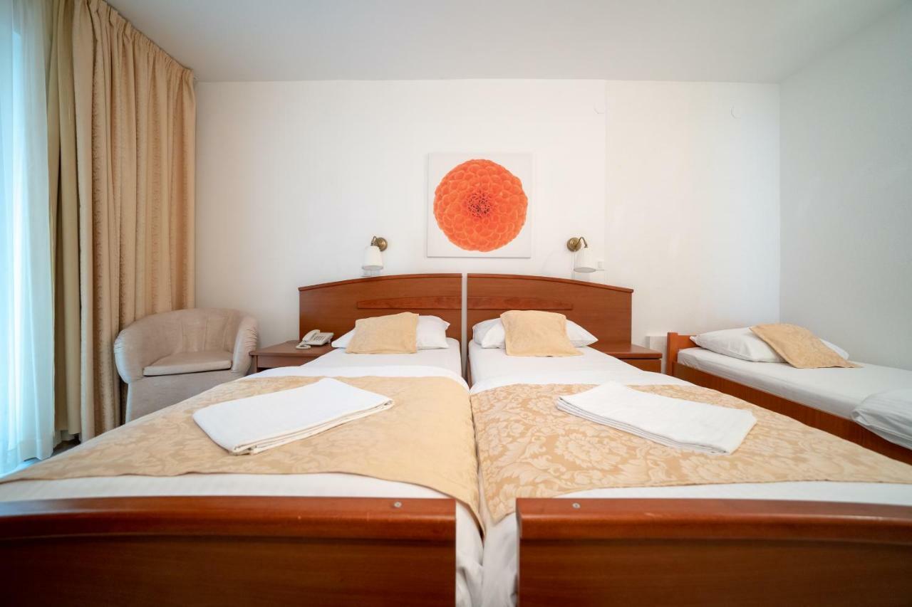Hotel Hygge Biograd Na Moru Bagian luar foto
