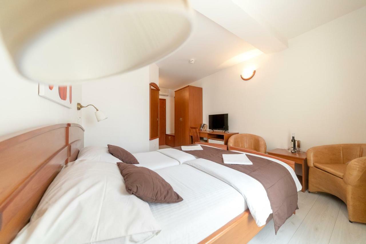 Hotel Hygge Biograd Na Moru Bagian luar foto